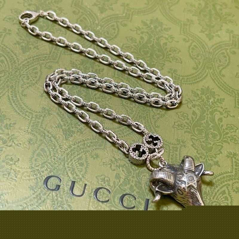 G*u*i necklaces